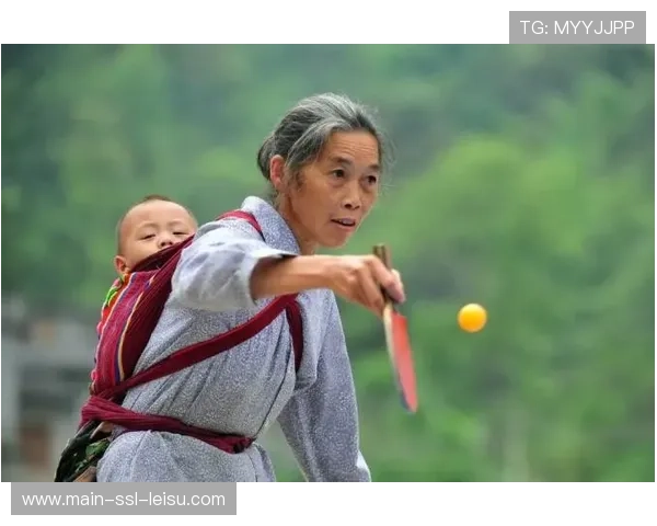 湖南队王佳丽女子49公斤级六次试举全部成功，包揽三项冠军